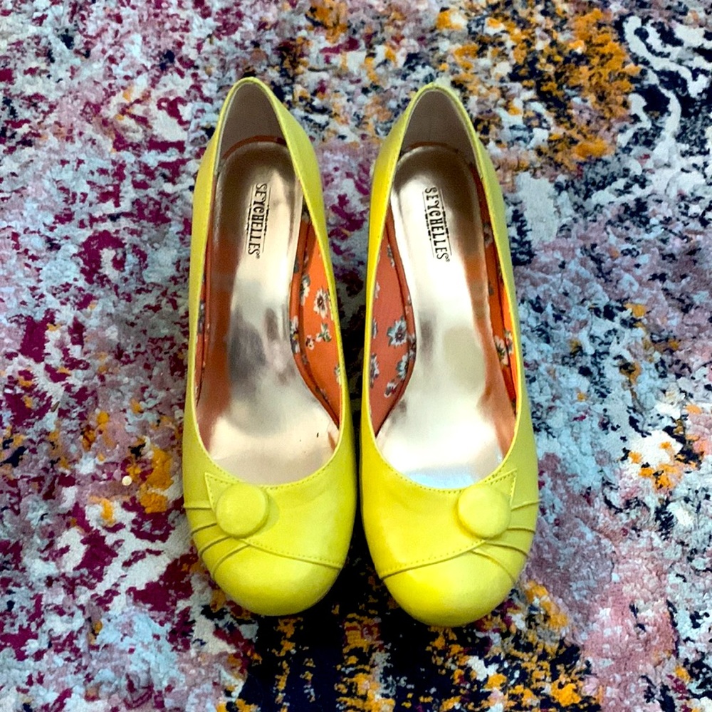 Yellow wedged shoes